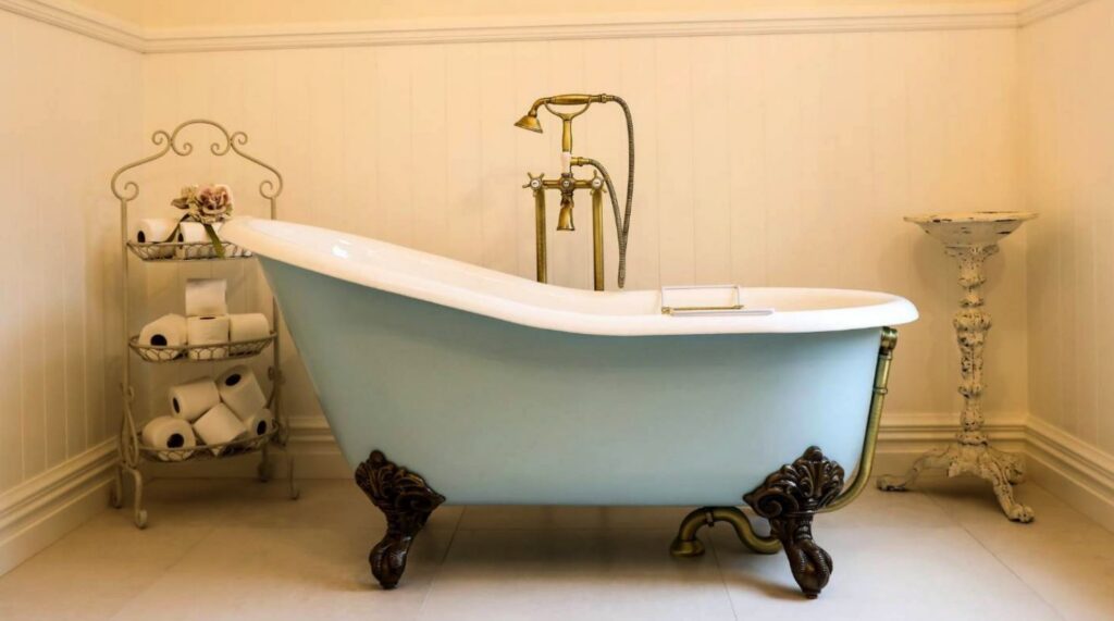 Clawfoot bath in the Wakapuaka colonial home